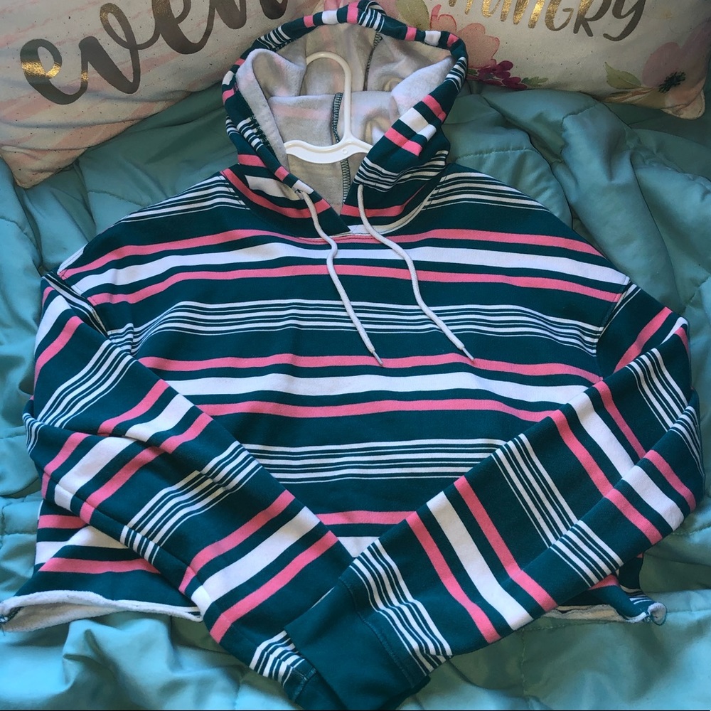 striped cropped hoodie.